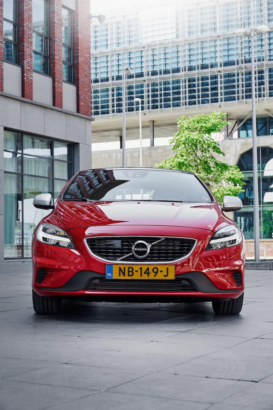  Volvo V40 T4 R-Design 2016 года  (WW) (фото 7 из 13)